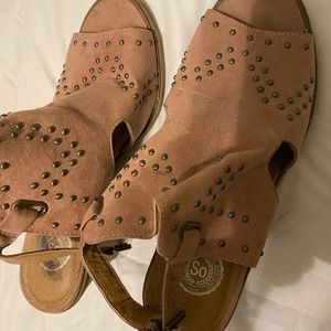 Women’s 8 pink heeled sandals. Used.